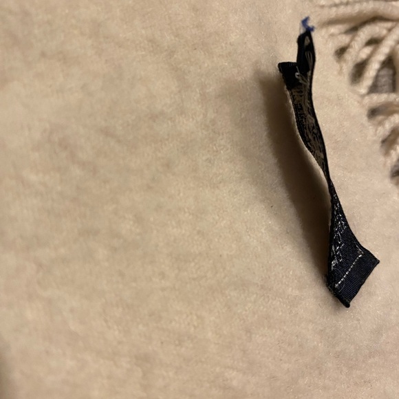 Burberry Scarf Cream Beige Tan Winter Neck Scarf Cashmere Fringe Unisex - Picture 5 of 6